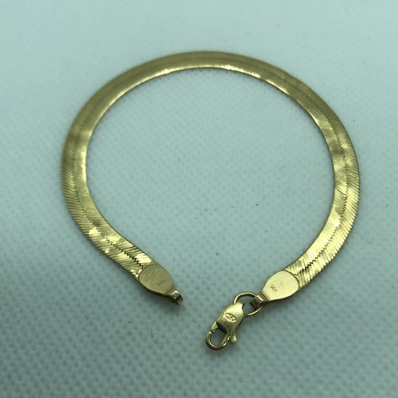 SOLD - 💛 14k Yellow Gold Herringbone Bracelet - Picture 3 of 5